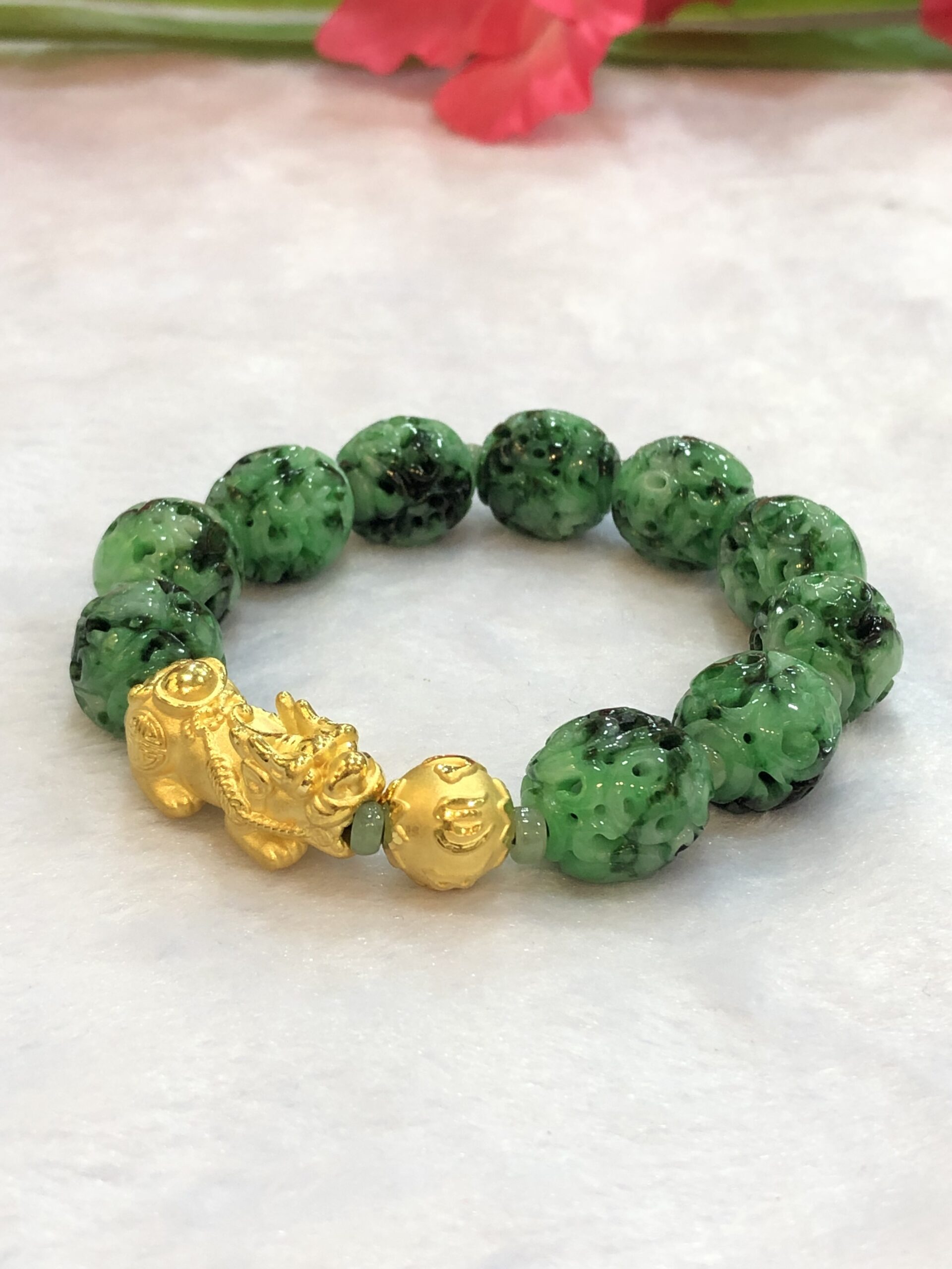 Ming's Hawaii Pale Green Flat Jade Hinged 14K Bangle Bracelet - Hawaii  Estate & Jewelry Buyers